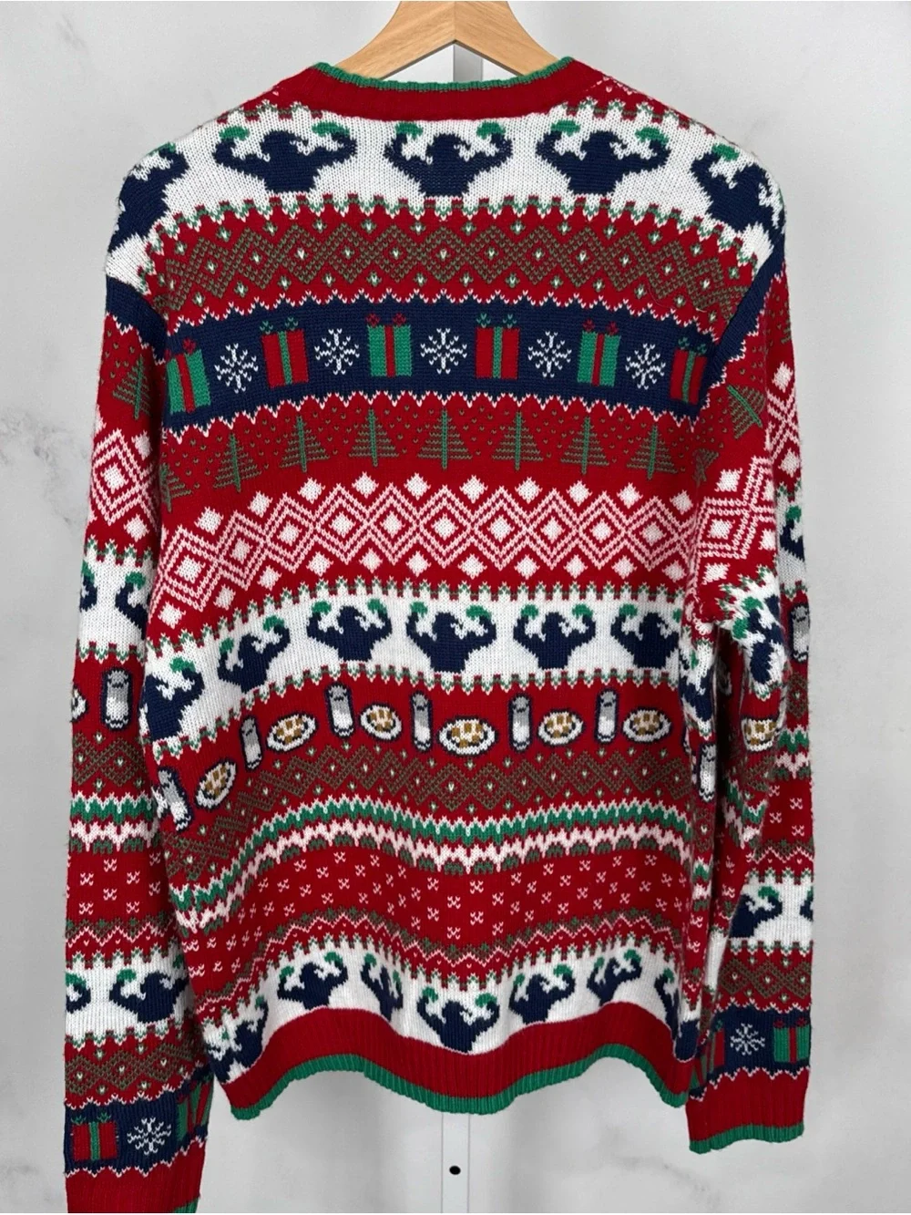 33 Degrees Men’s Christmas Welcome To The North Swole Party Sweater Sz L NEW $48